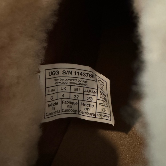 UGG Alameda booties! Slip-on silhouette and with plush sheepskin lining - Picture 6 of 6